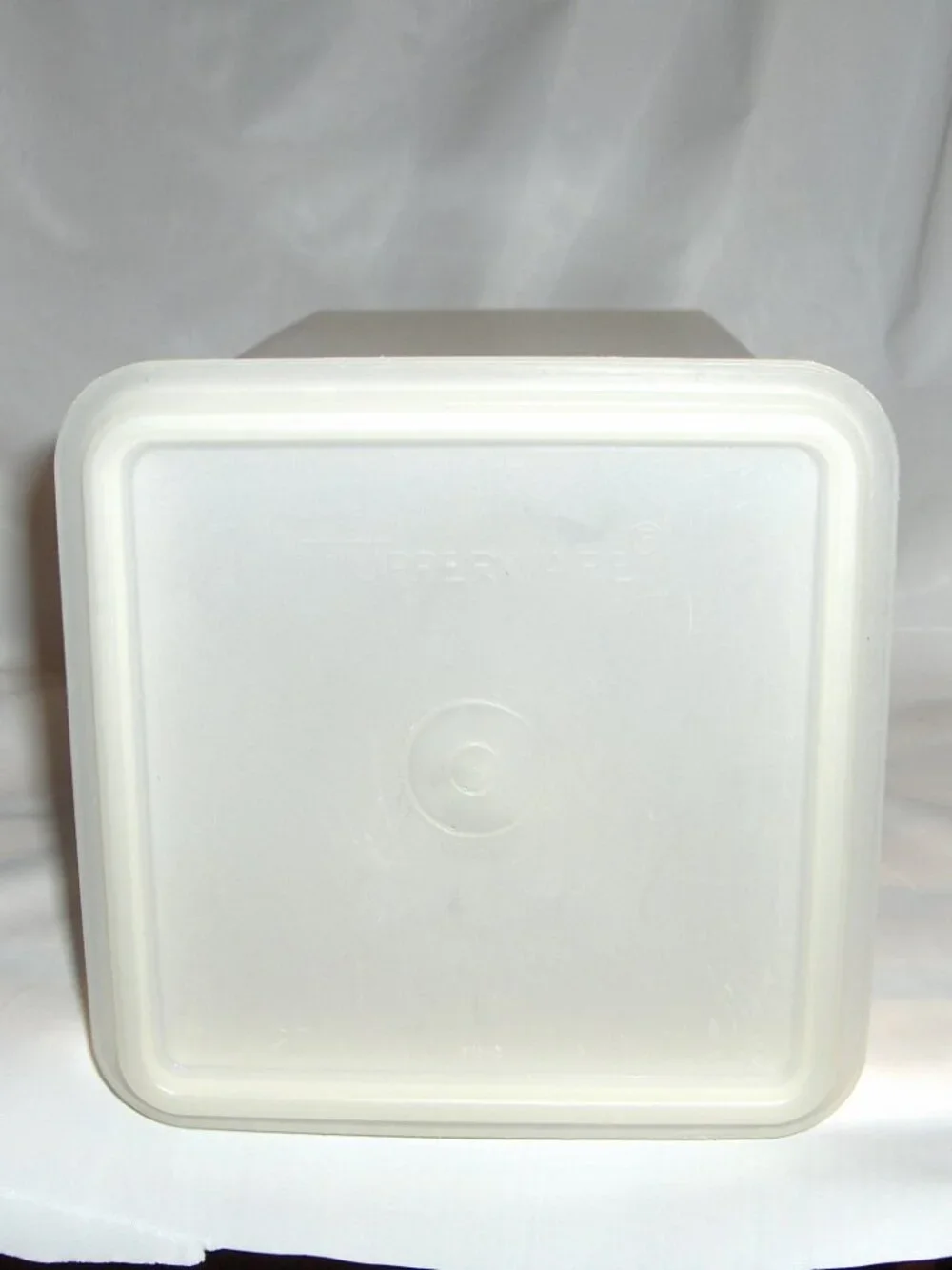 Vintage Tupperware Cracker Keeper, #1314-4
